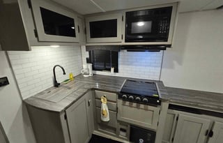Brand New Viking, Spacious and Clean "The Beehive"