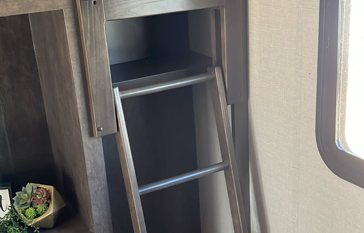 Ladder to full size bunk