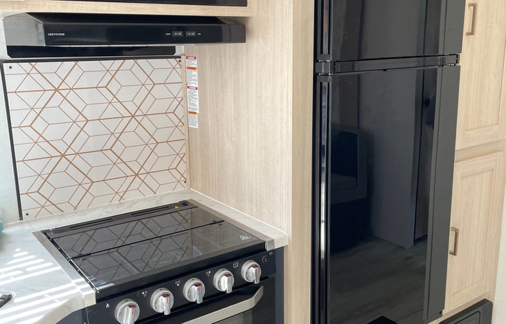 Microwave, Stove and Refrigerator/Freezer with dual opening options.