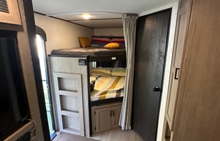 Keystone Hideout 29DFS Bunkhouse