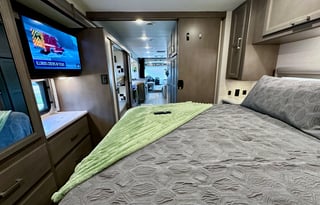 Adventure-Ready Family RV –  Sleeps 8, Free WiFi