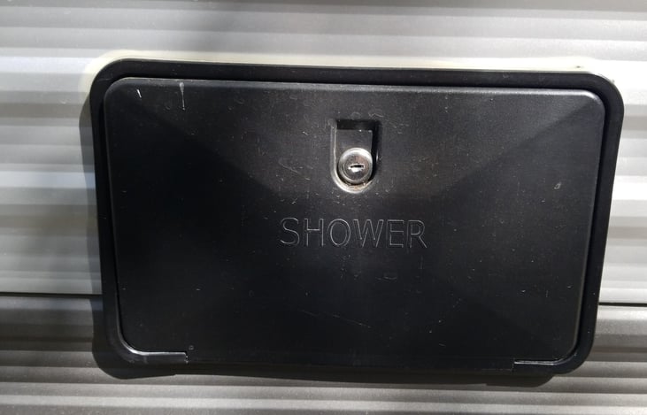 Back side of rental comes with an outside shower faucet compartment.
No curtain or shower cover.