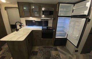 Fully Equipped Family Friendly Bunkhouse Camper