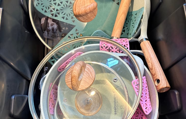 Pots, pans, skillets and air fryer included