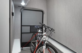 Modern RV – Pet Friendly, Easy, & Road-Trip Ready!