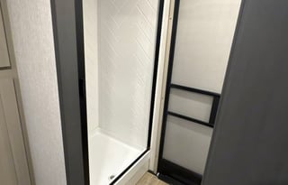 LUXURY 2 BED, 2 BATH RV W/ PRIVATE SUITE & ENTRY