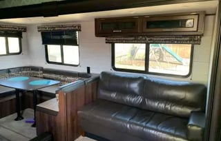 Family approved 1/2-ton towable Jayco w/bunks