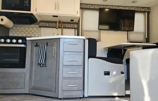 2024 Thor A.C.E. 32B - Style & Space for Family