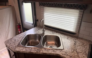 Redhawk Retreat- Pets Allowed!!