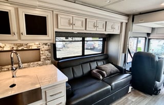 Luxury Personified: The Holiday Rambler