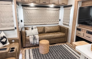 Arcadia 3660 - Amazing Rear Living 5th Wheel