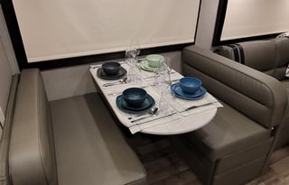 "MaBelle" Family RV-2 Full Bath-Kid/Pet Approved!