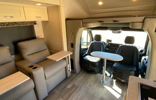 West Coast Getaway Glamper - Tiffin Wayfarer!