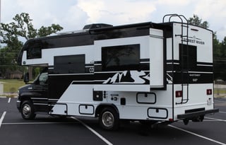 Cozy 23' Class C Motorhome | Sleeps 5