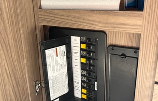 Big Merla Sleeps 7 and Bring your Furry Friends