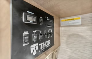 C8 *NEW*2022 Thor LUXURY KING Bed,8 Sleeper,Solar