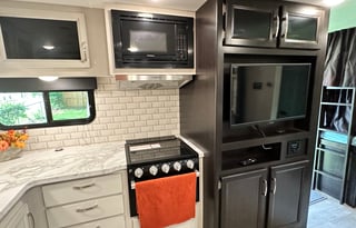 2022 Jayco Jay Feather 24BH