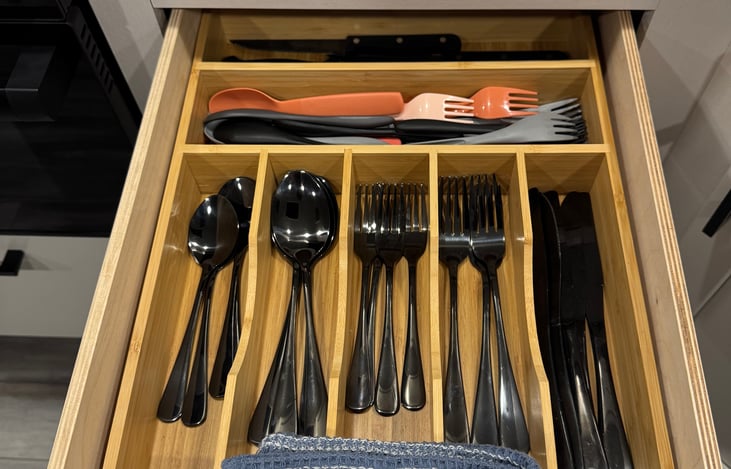 Fully stocked kitchen! Forks, spoons, butter knives, steak knives and children’s utensils