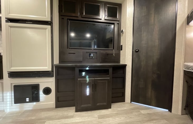 Entertainment Center: 40" TV with Roku, local HD satellite channels, Card Games, and books.