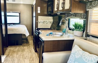 HURRICANE: 2020 Thor Motor Coach 29M - GlampersCA