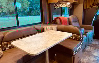 Lucy - Luxury RV for Your Stay in Camp Sherman