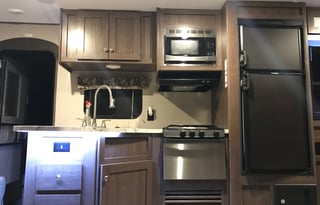 2018 Keystone 242 LHS