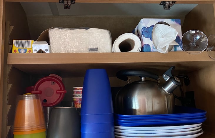 Fully stocked kitchen!