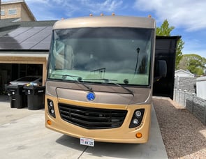 Holiday Rambler Admiral 32V