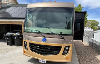 Holiday Rambler Admiral 32V