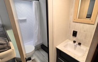 *NEW* Easy Family Camping – 2024 Avenger 25BH