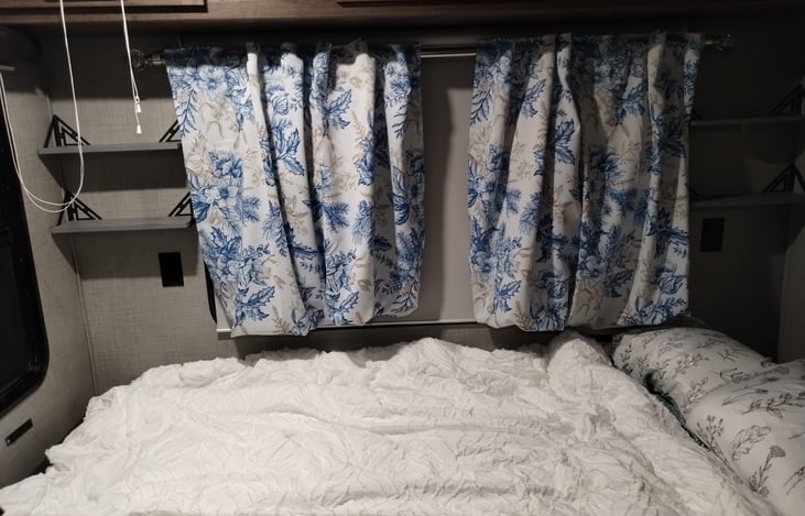 Bed from dinette, technically sleeps two