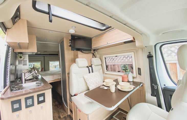 Rear seat and dining area with swivel captain seats