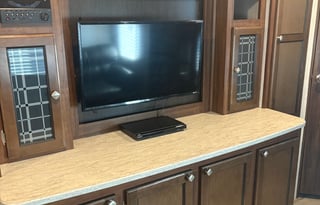 2019 Mallard – Family RV w/ Outdoor Kitchen