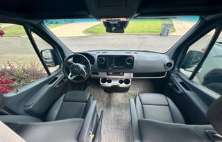 Vanaconda-2023 Thor Sanctuary 19P-Luxury Adventure