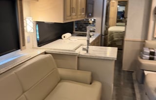 Luxury on the Road: 2020 Newmar Ventana 3717
