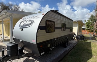 Forest River Cherokee Wolf Pup 16bhs