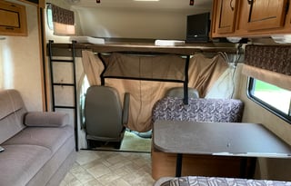 2010 Coachmen RV Freelander 32BH