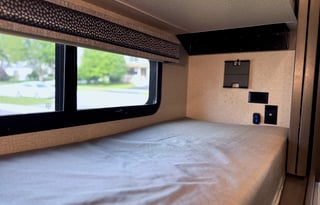 Adventure-Ready Family RV –  Sleeps 8, Free WiFi