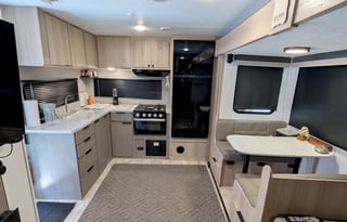 Off-Grid Modern 2025 Dutchman Kodiak Ultra-Lite