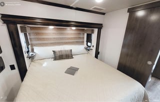 2020 Forest River 5th wheel with washer and dryer