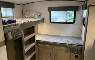 2021 Cruiser Shadow Cruiser 325BHS