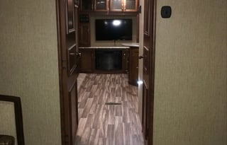HUGE BUNKHOUSE— 2017 Keystone RV Outback 322BH