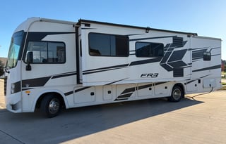 Fully Stocked Family & Pet Friendly Class A RV