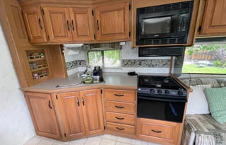 2000 Four Winds RV Hurricane 32A