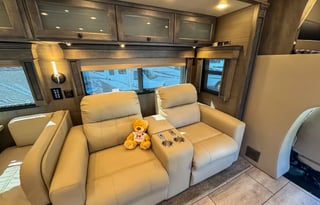 Tiffin Allegro Bay Super C