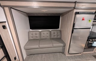 Your stress free RV getaway is here! Prowler 290BH
