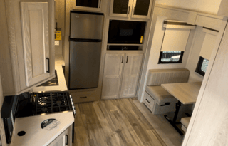 2023 5th wheel 28ft Forest River