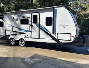 Coachmen RV Freedom Express Ultra Lite 257BHS