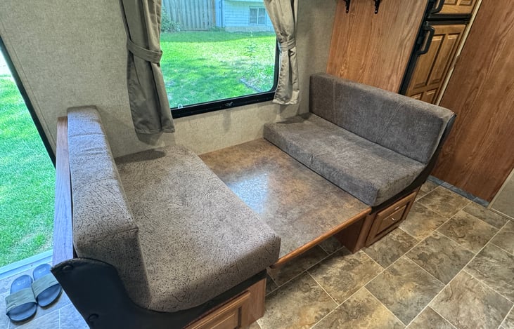 Dinette in travel mode