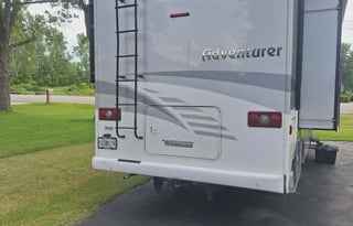 2019 Winnebago Adventurer 27N